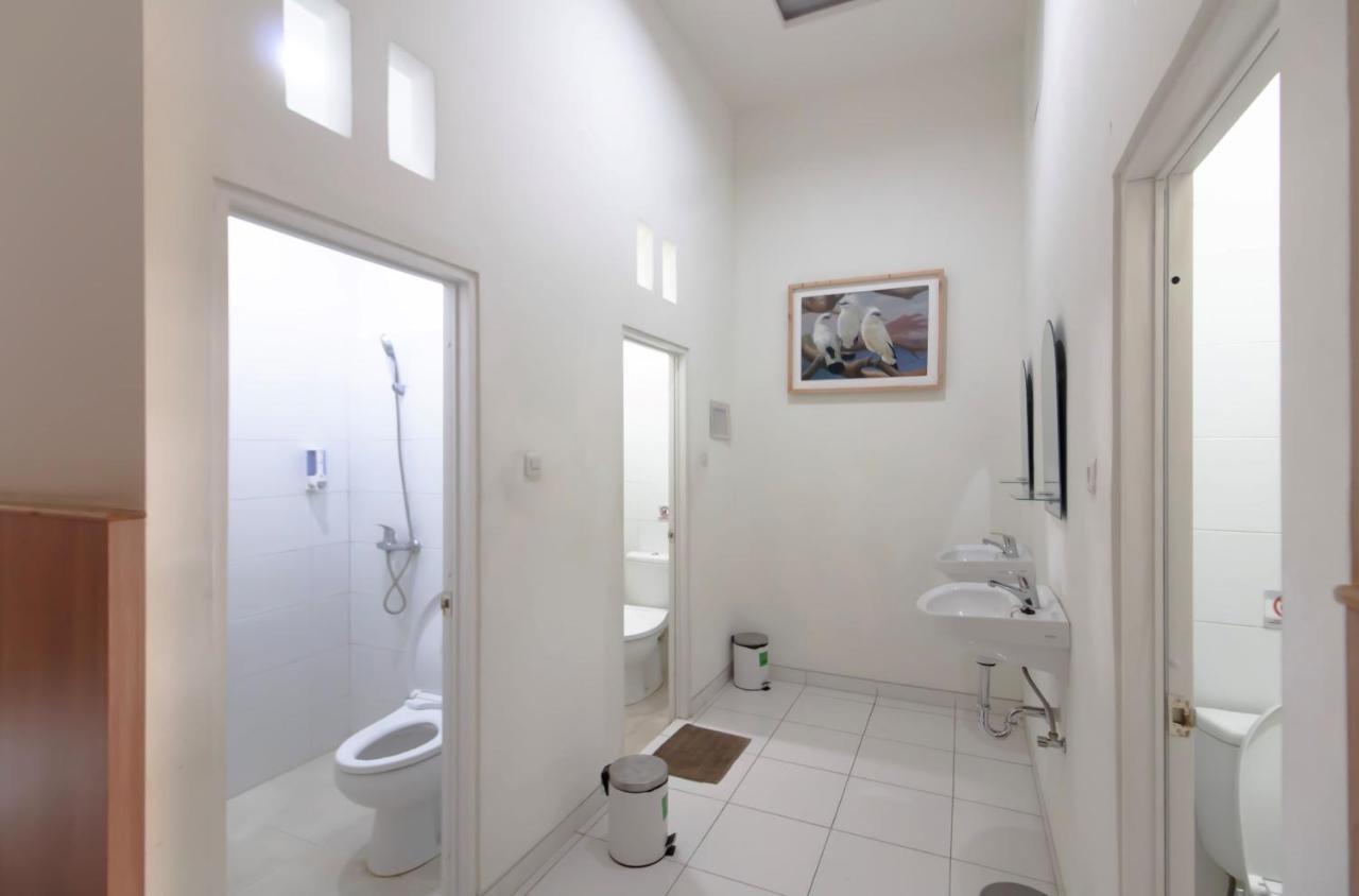 The Cabin Tugu Hostel Yogyakarta Exterior photo