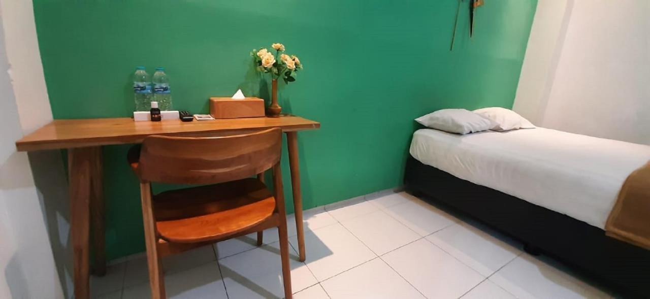 The Cabin Tugu Hostel Yogyakarta Exterior photo