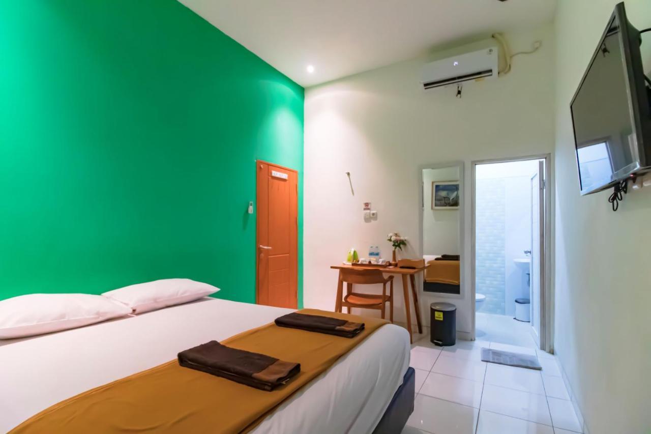 The Cabin Tugu Hostel Yogyakarta Exterior photo